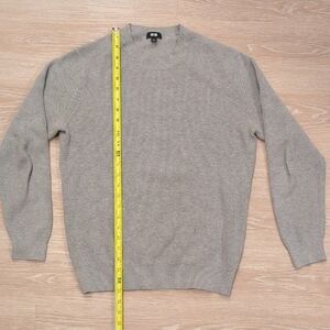 Uniqlo Men's Light Gray Crewneck Sweater
